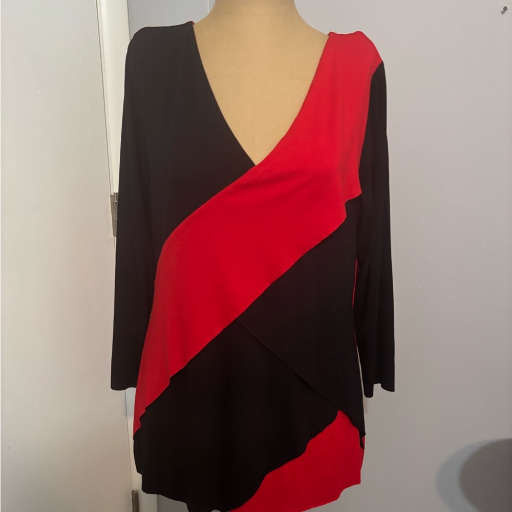 Vince Camuto Black and Red V-Neck Top Size Large